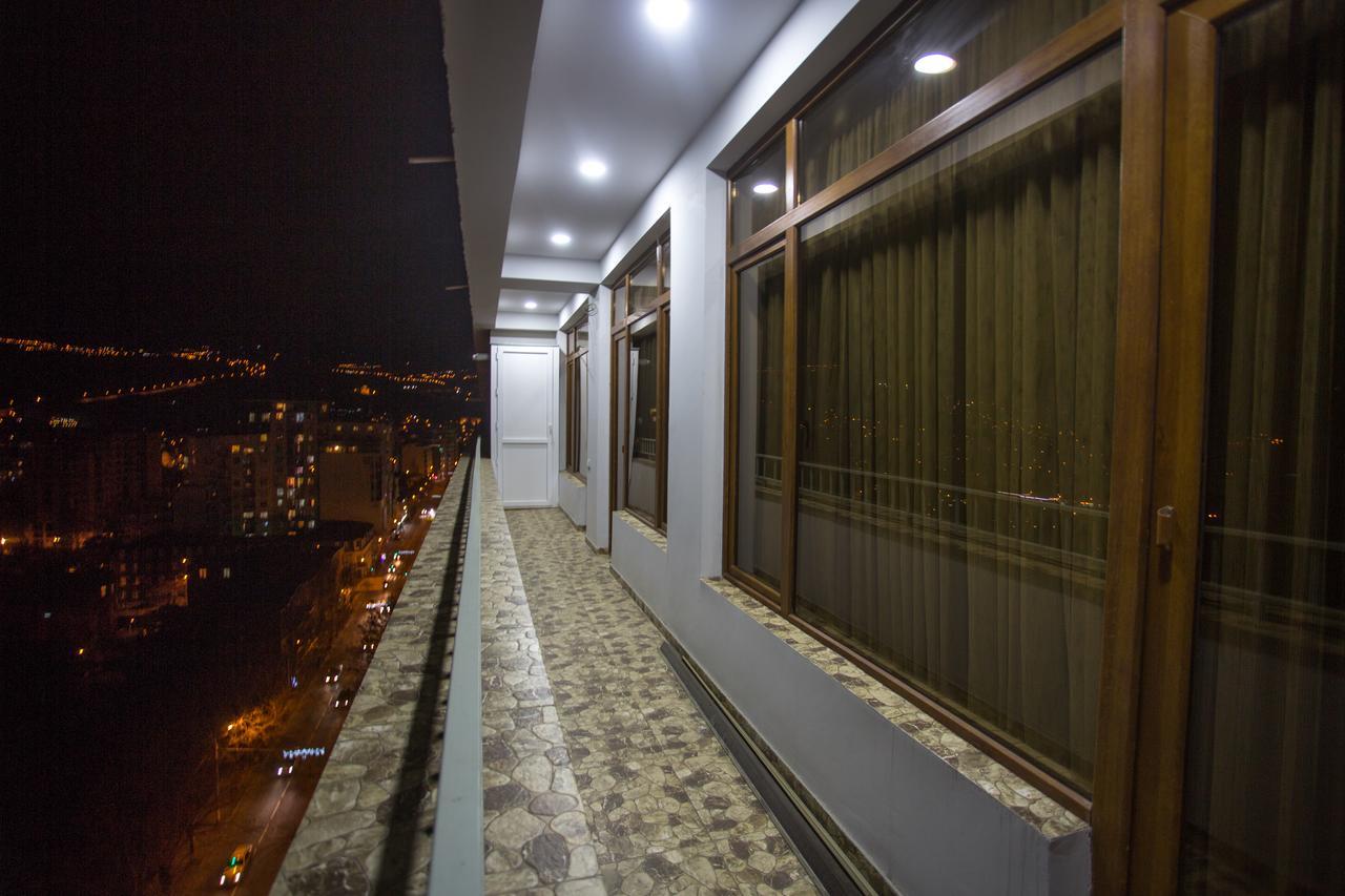 Spacious 2 Bedroom Apartment Tbilisi Exterior photo